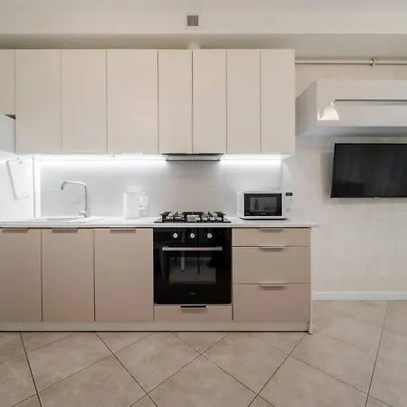 Magic On Shevchenka Str *