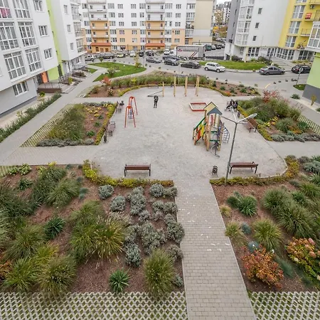 Magic On Shevchenka Str *